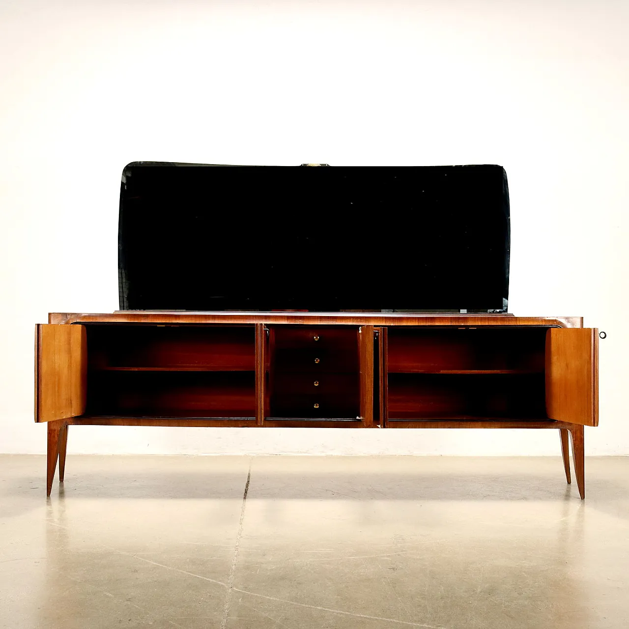 Credenza buffet con specchio in legno impiallacciato noce, anni '50 3