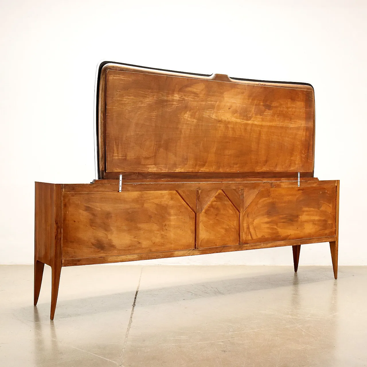 Credenza buffet con specchio in legno impiallacciato noce, anni '50 9