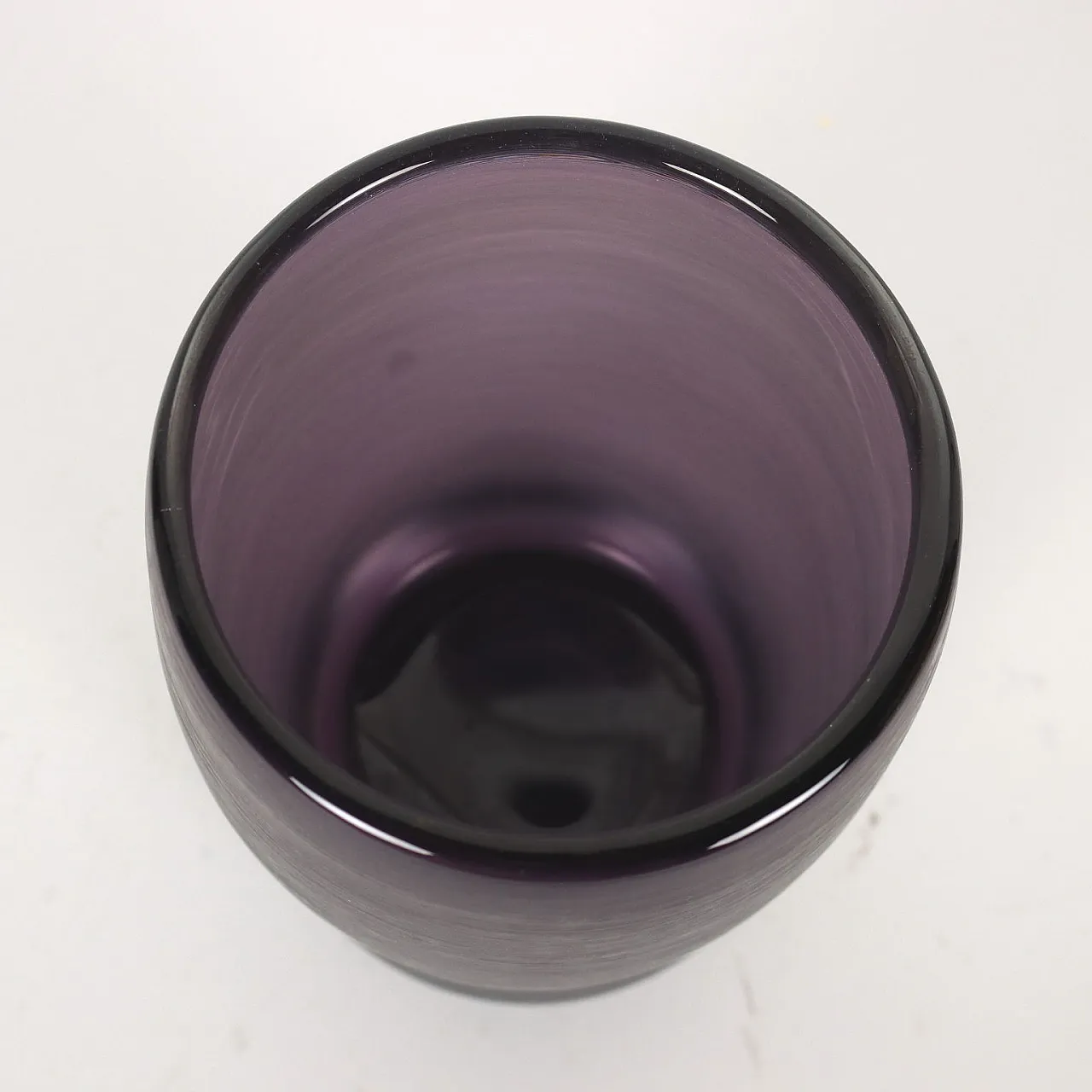 Vaso in vetro viola di Paolo Venini della serie Incisi, anni '50 4