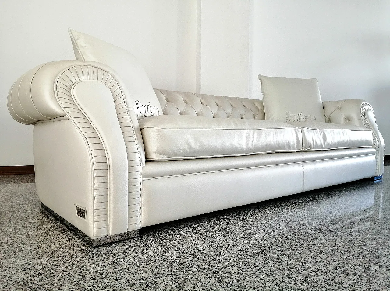 White Chesterfield Nirvana sofa by Rugiano, 2000s 7