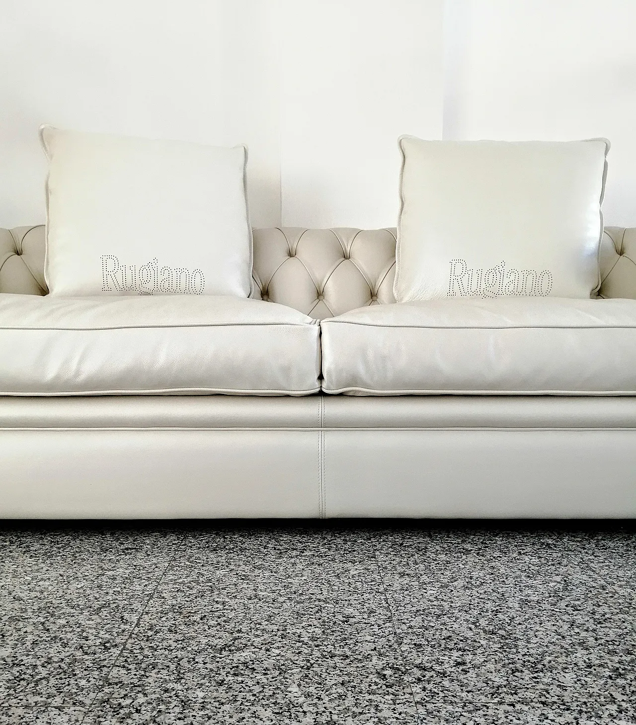 White Chesterfield Nirvana sofa by Rugiano, 2000s 9