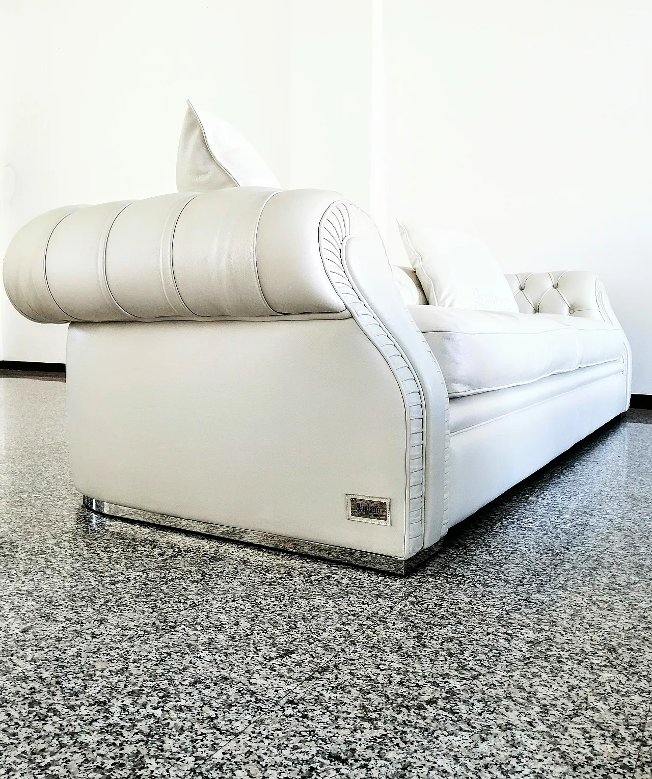 White Chesterfield Nirvana sofa by Rugiano, 2000s 14