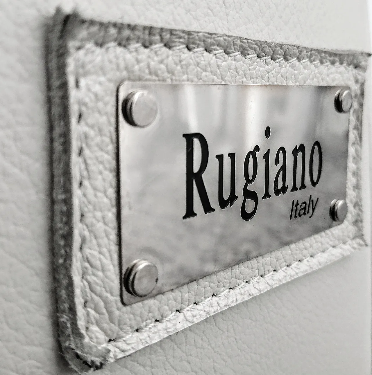 White Chesterfield Nirvana sofa by Rugiano, 2000s 23