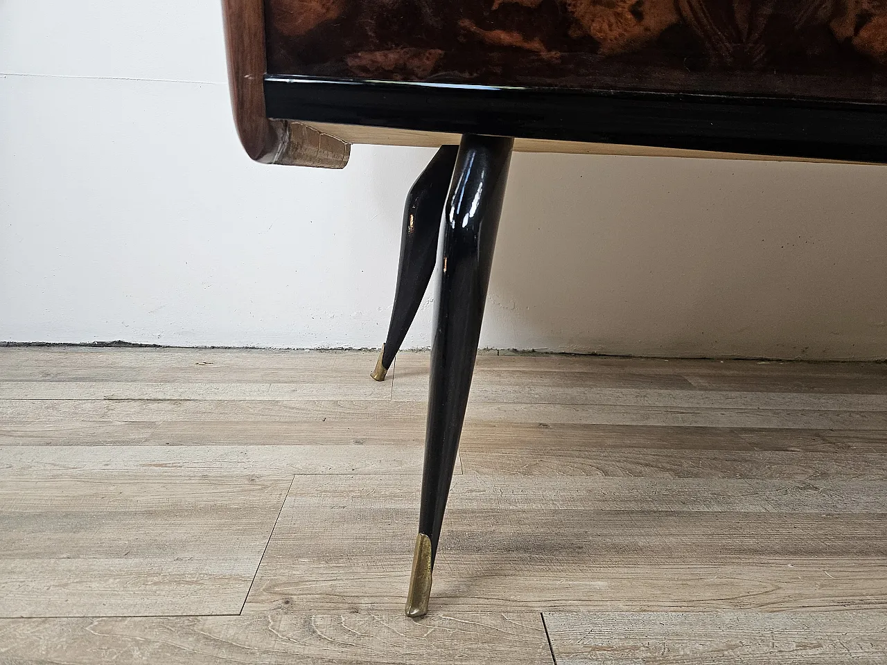 Briarwood chest of drawers with marbled effect glass top, 1950s 24