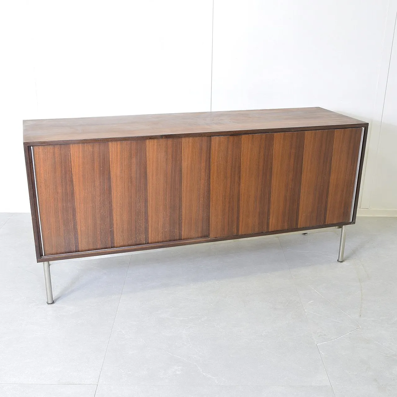 Credenza con ante scorrevoli e cassetti interni di Gastone Rinaldi, anni '70 3