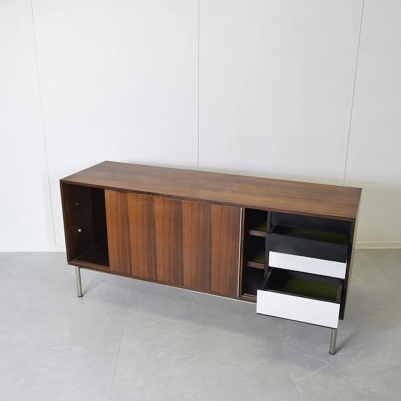 Credenza con ante scorrevoli e cassetti interni di Gastone Rinaldi, anni '70 4