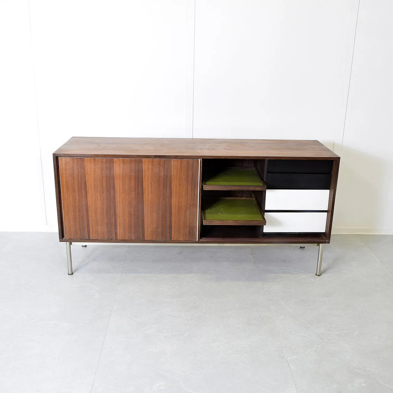 Credenza con ante scorrevoli e cassetti interni di Gastone Rinaldi, anni '70 5