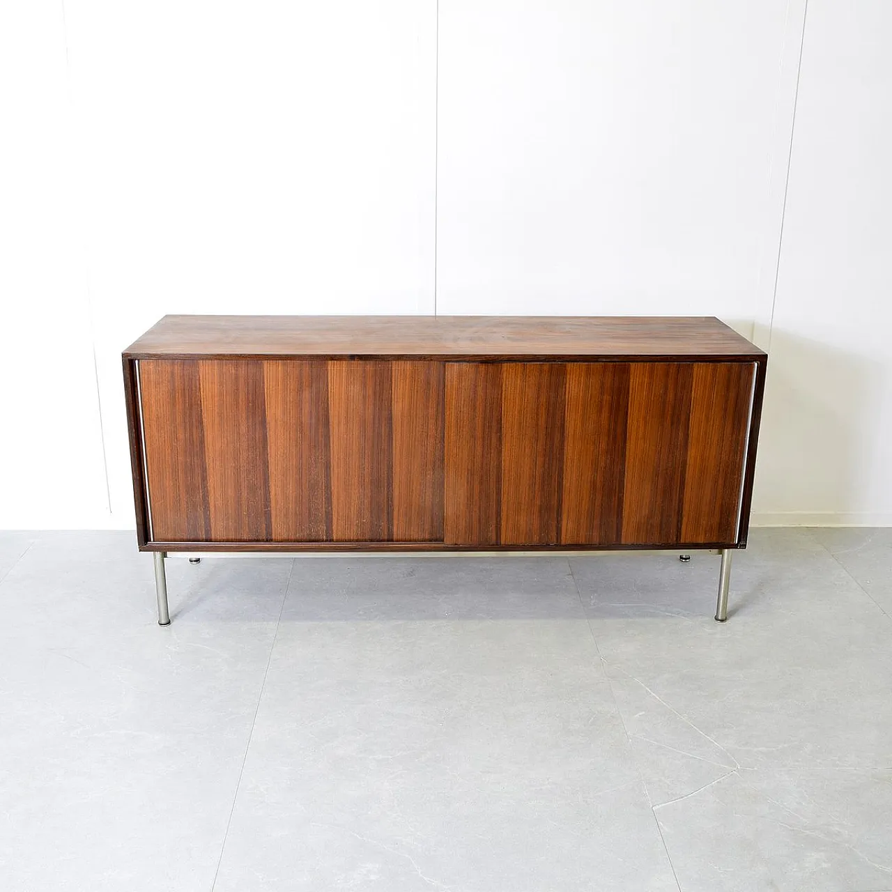 Credenza con ante scorrevoli e cassetti interni di Gastone Rinaldi, anni '70 8