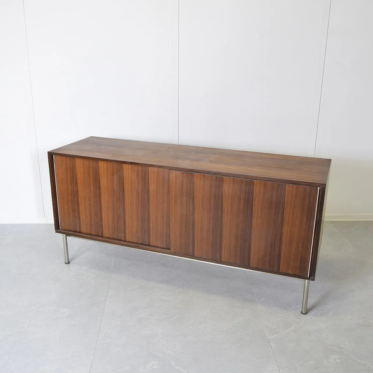 Credenza con ante scorrevoli e cassetti interni di Gastone Rinaldi, anni '70 9