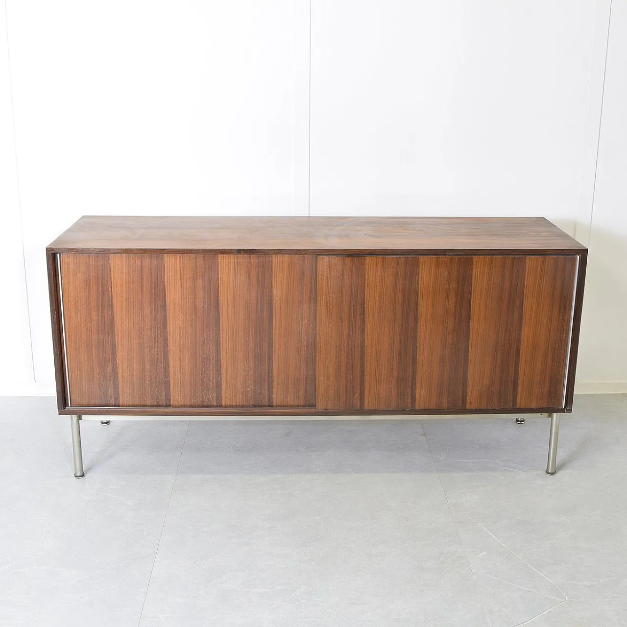 Credenza con ante scorrevoli e cassetti interni di Gastone Rinaldi, anni '70 10