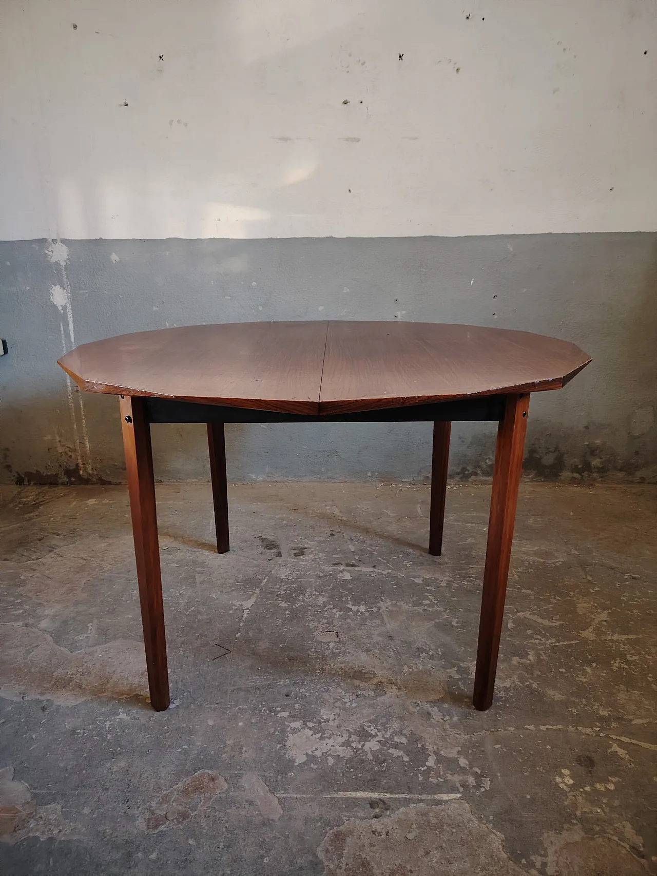 Round dining table, 60s 2