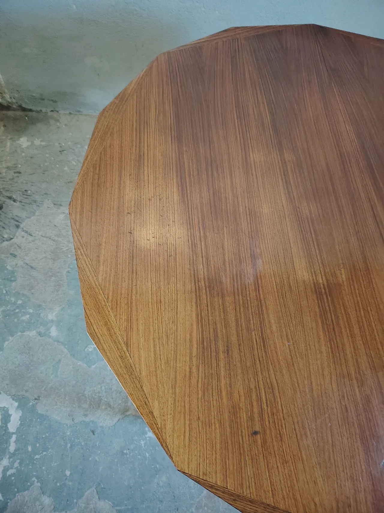 Round dining table, 60s 7