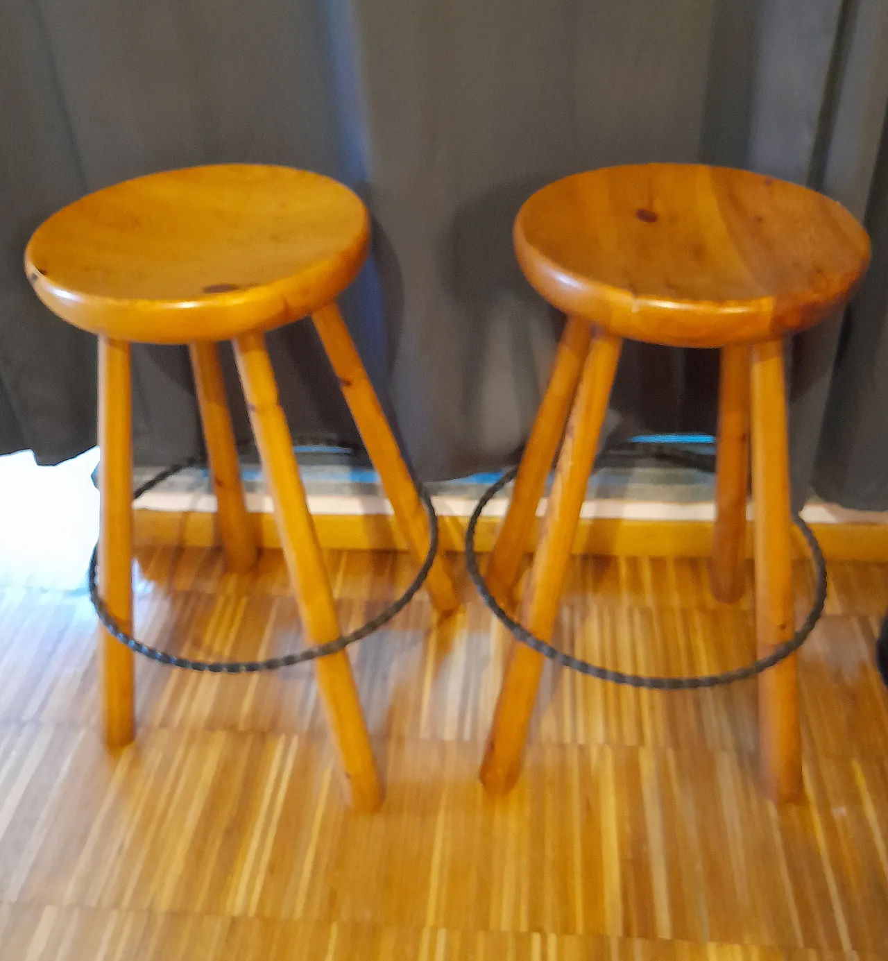 Pair of solid wood stools in the style of Charlotte Perriand, 70s 3