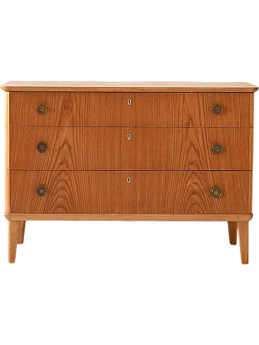 Vintage chest of drawers with knobs