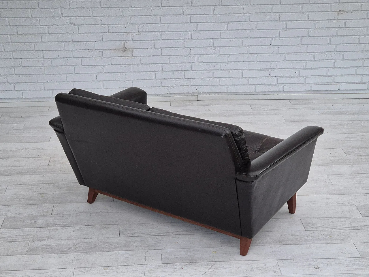 Danish 2 seater sofa in leather, 70s 9