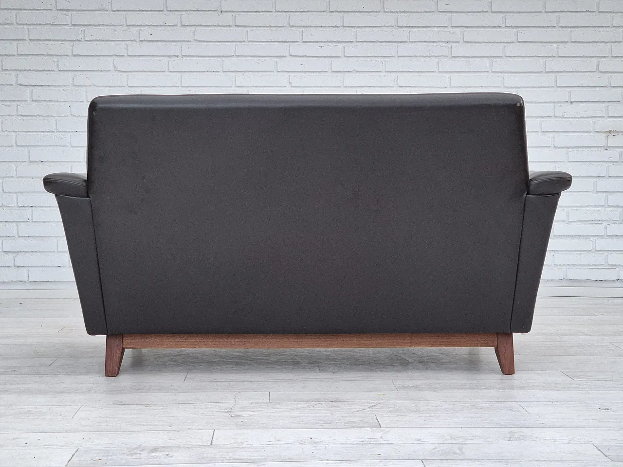 Danish 2 seater sofa in leather, 70s 10