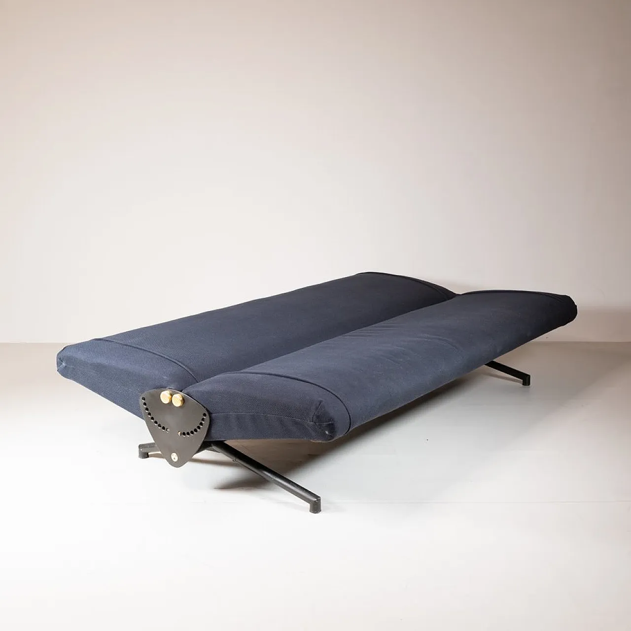 D70 sofa by Osvaldo Borsani for Tecno, 1960s 3