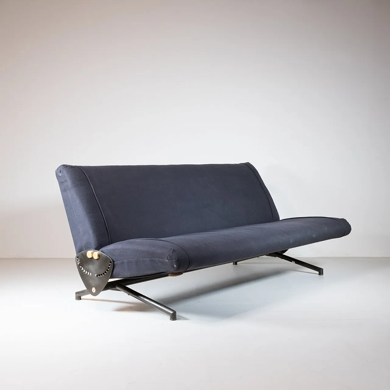 D70 sofa by Osvaldo Borsani for Tecno, 1960s 8