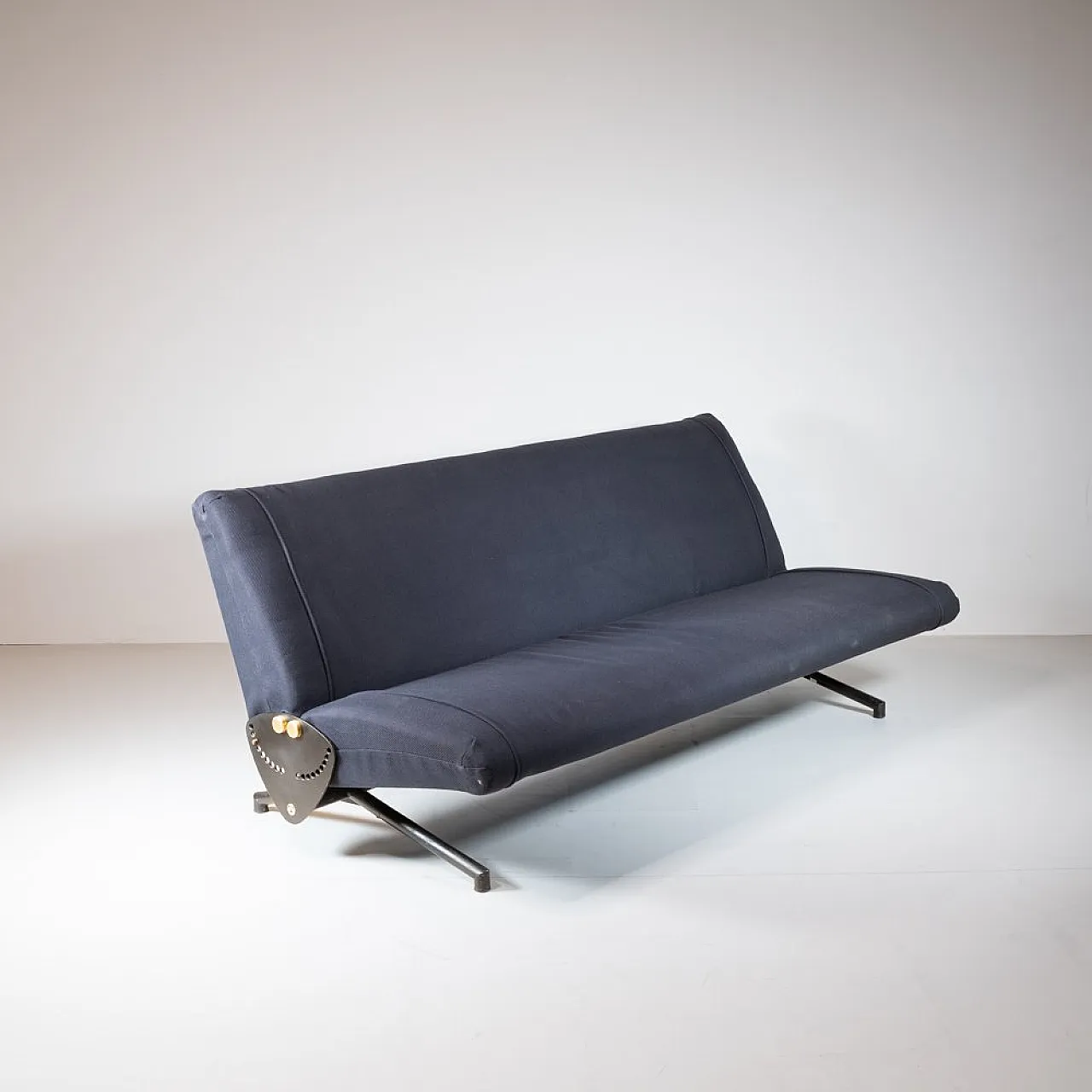 D70 sofa by Osvaldo Borsani for Tecno, 1960s 10