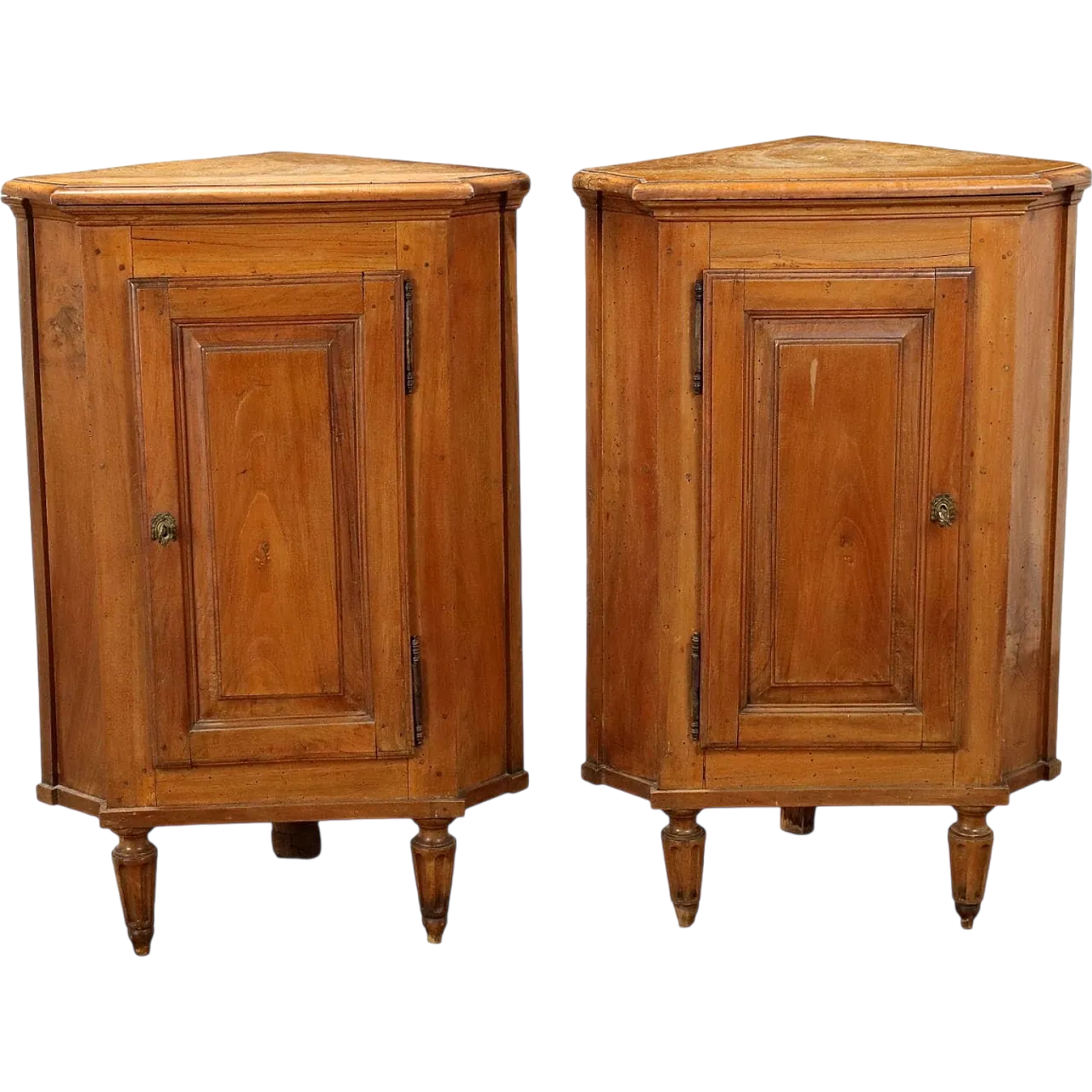 Pair of wooden corner cupboards, 18th century 9