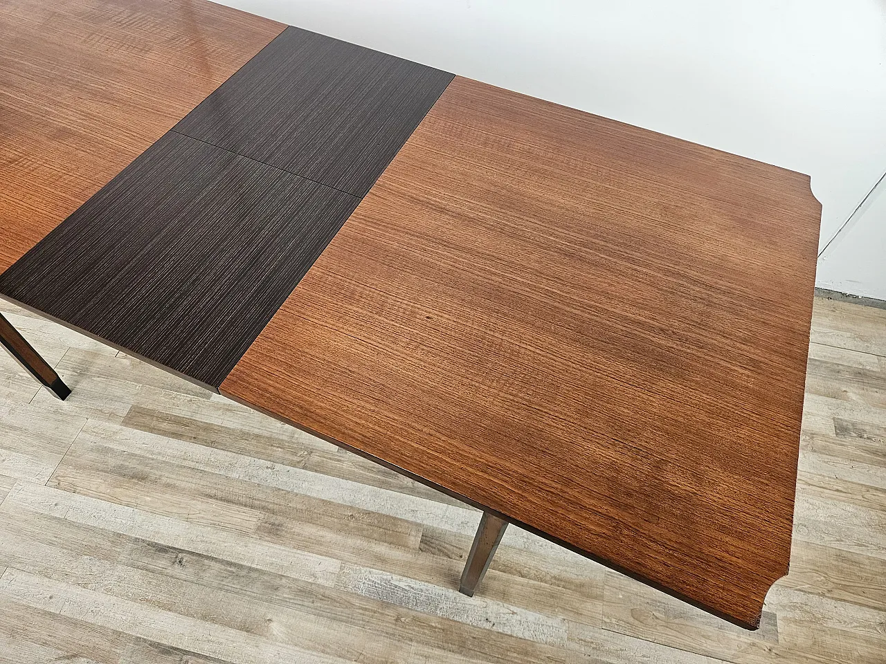 Scandinavian extendable teak table, 70s 21