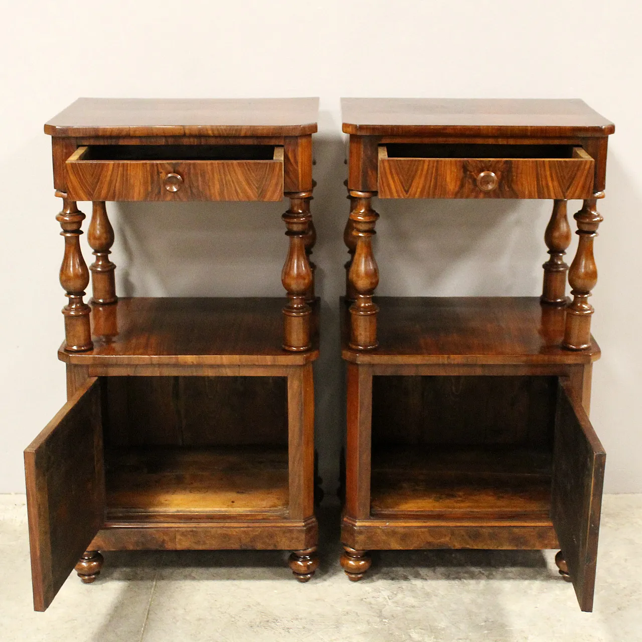 Pair of Louis Philippe bedside tables in walnut, 19th century 3