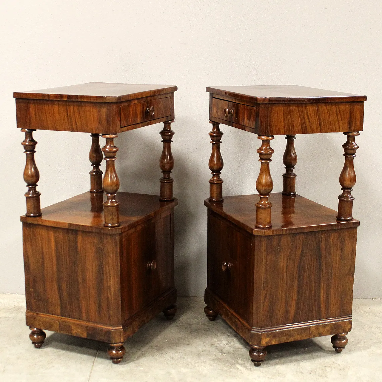 Pair of Louis Philippe bedside tables in walnut, 19th century 4