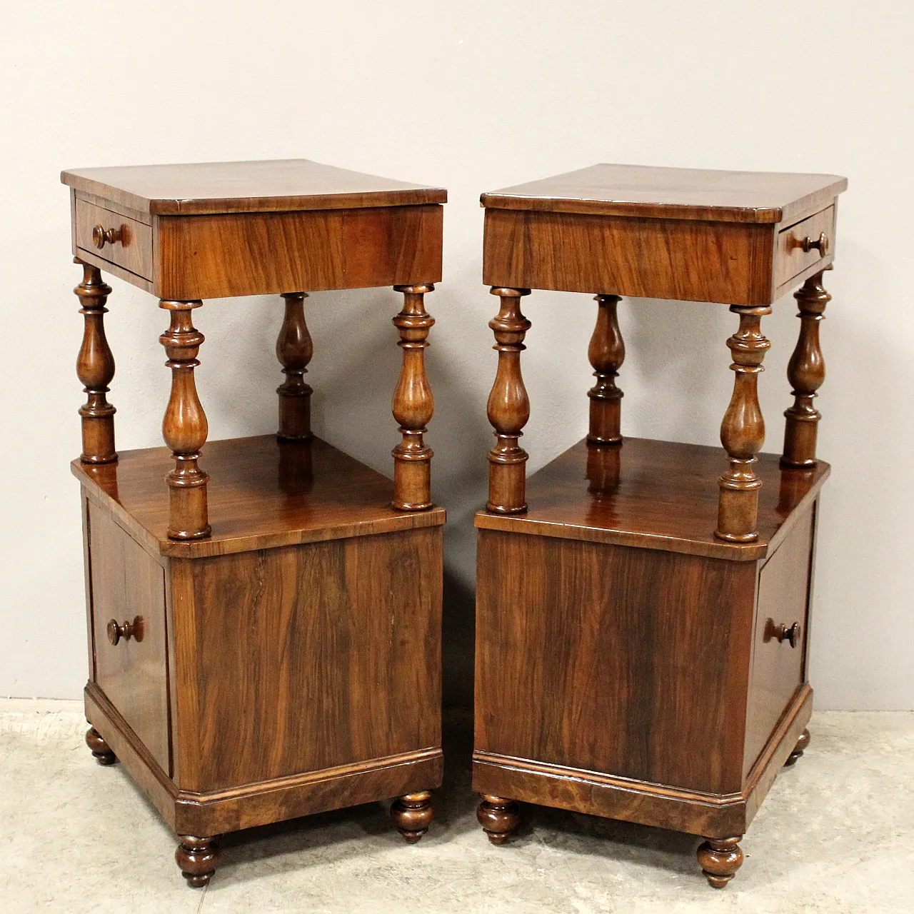 Pair of Louis Philippe bedside tables in walnut, 19th century 5