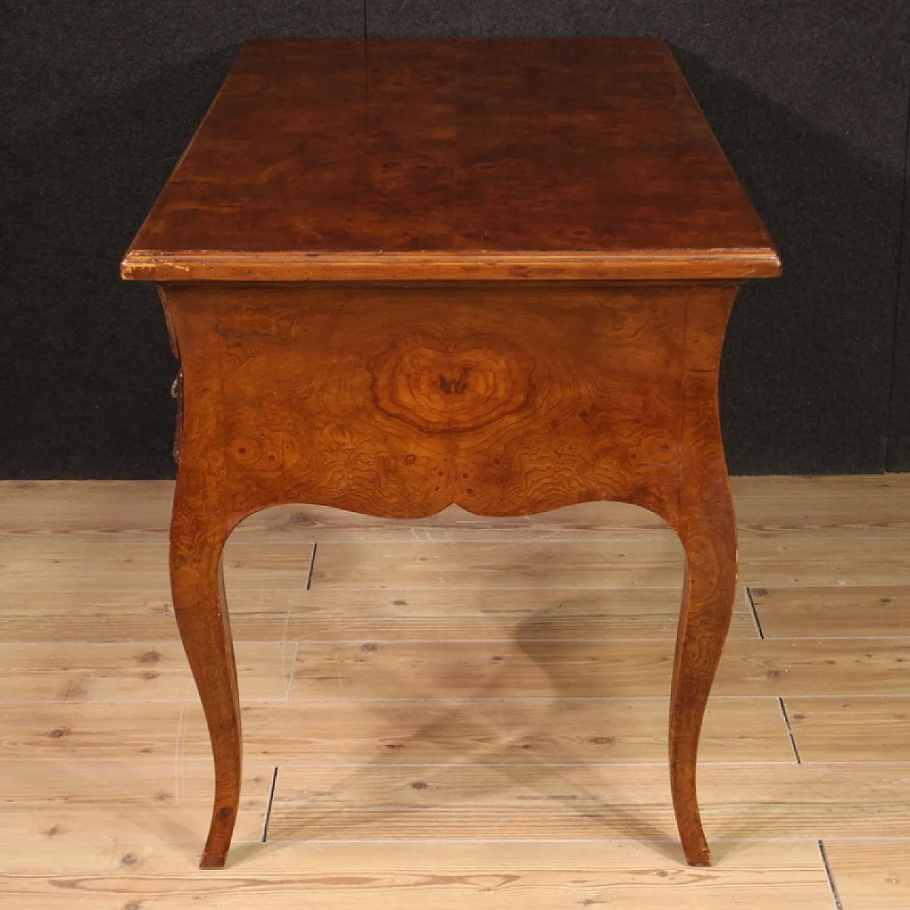 Italian Louis XV style center desk, 20th century 4