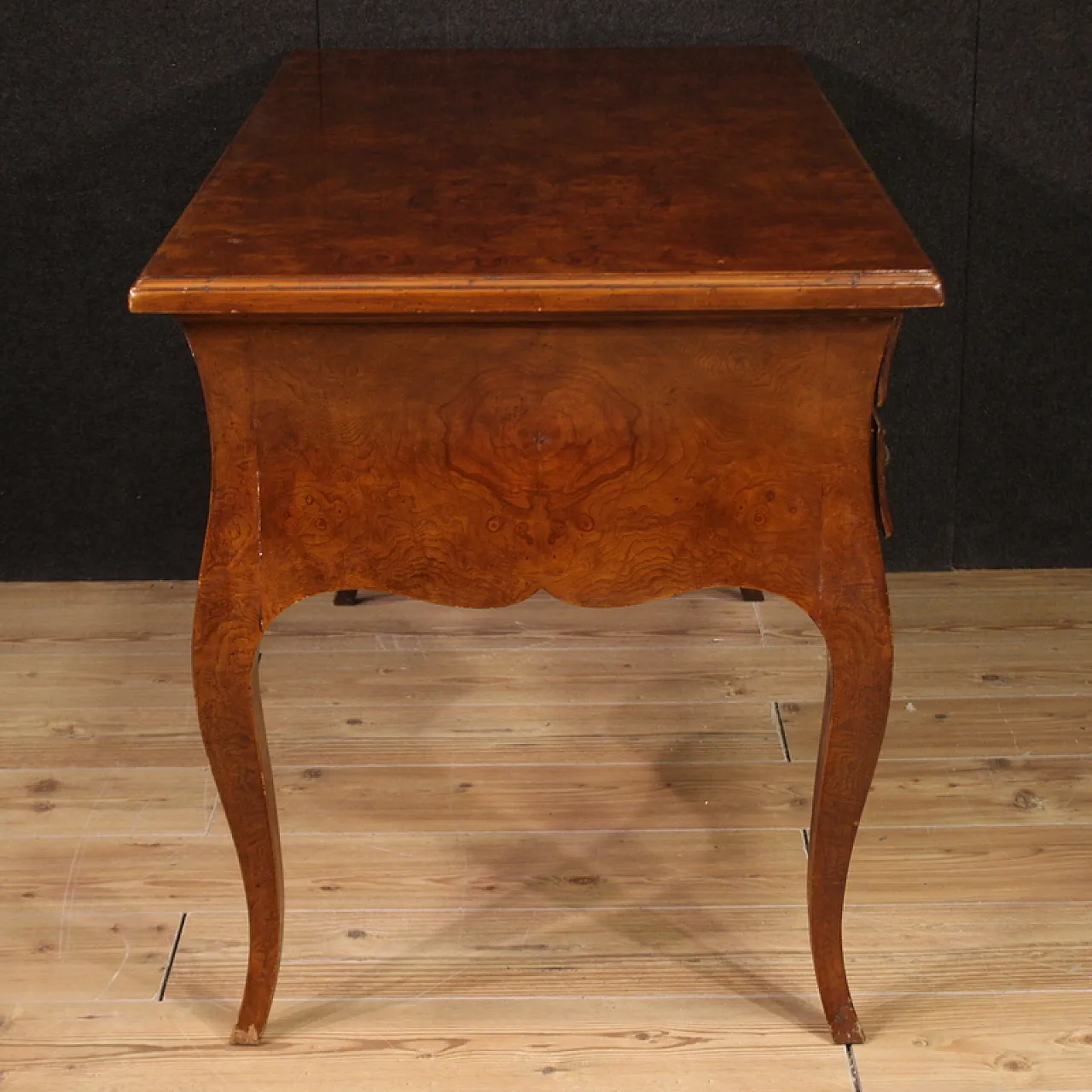 Italian Louis XV style center desk, 20th century 11