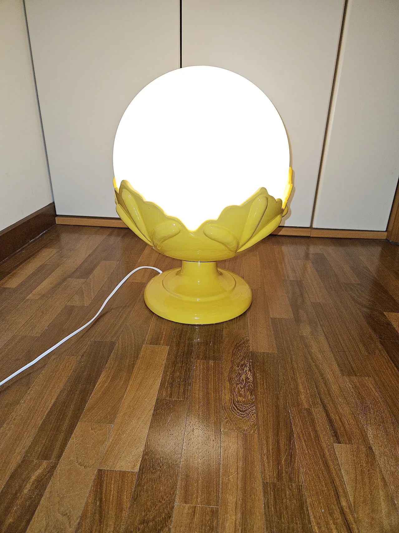 Lampada da tavolo in ceramica smaltata e vetro opale, anni 2000 69