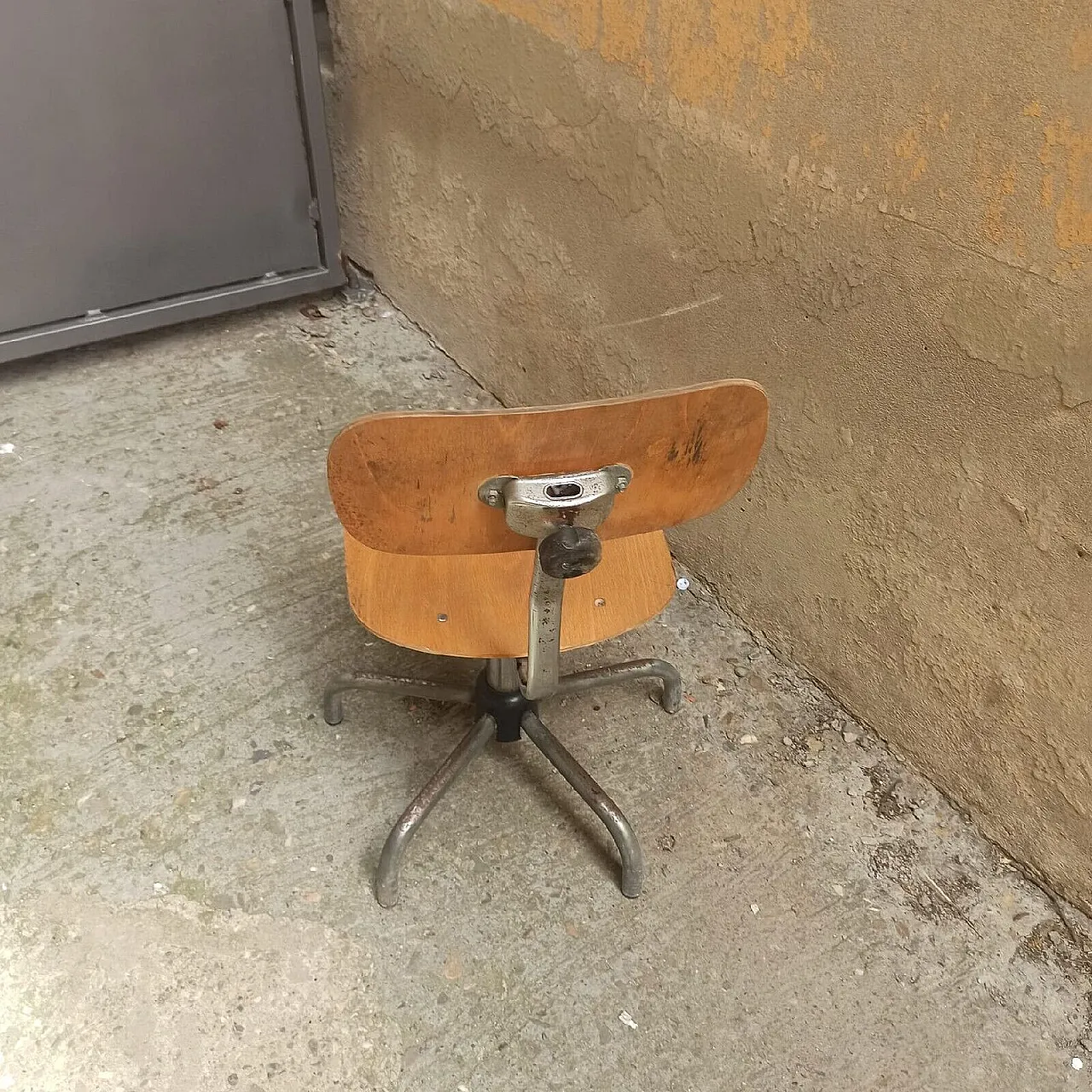 Adjustable industrial stool, 1970s 2