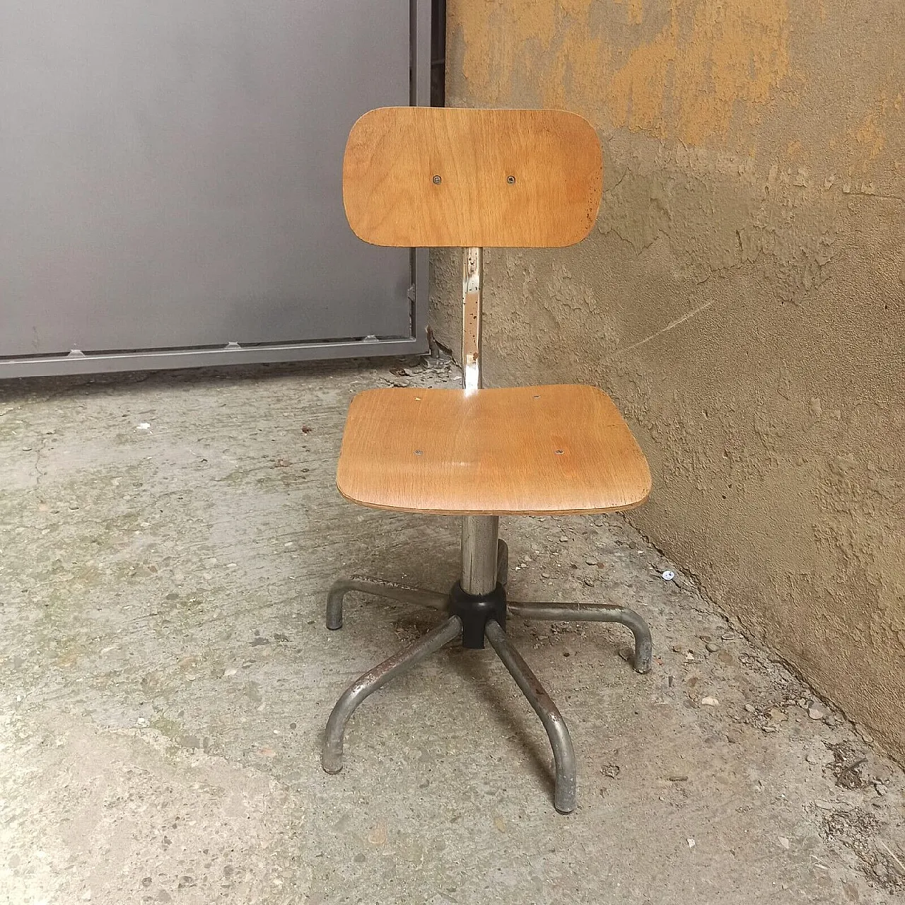 Adjustable industrial stool, 1970s 4