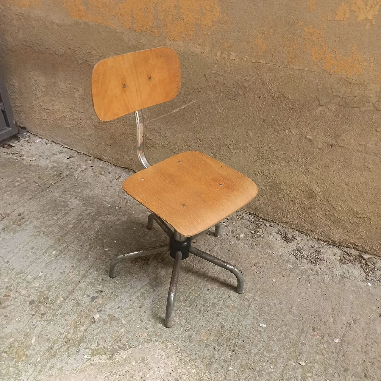 Adjustable industrial stool, 1970s 5