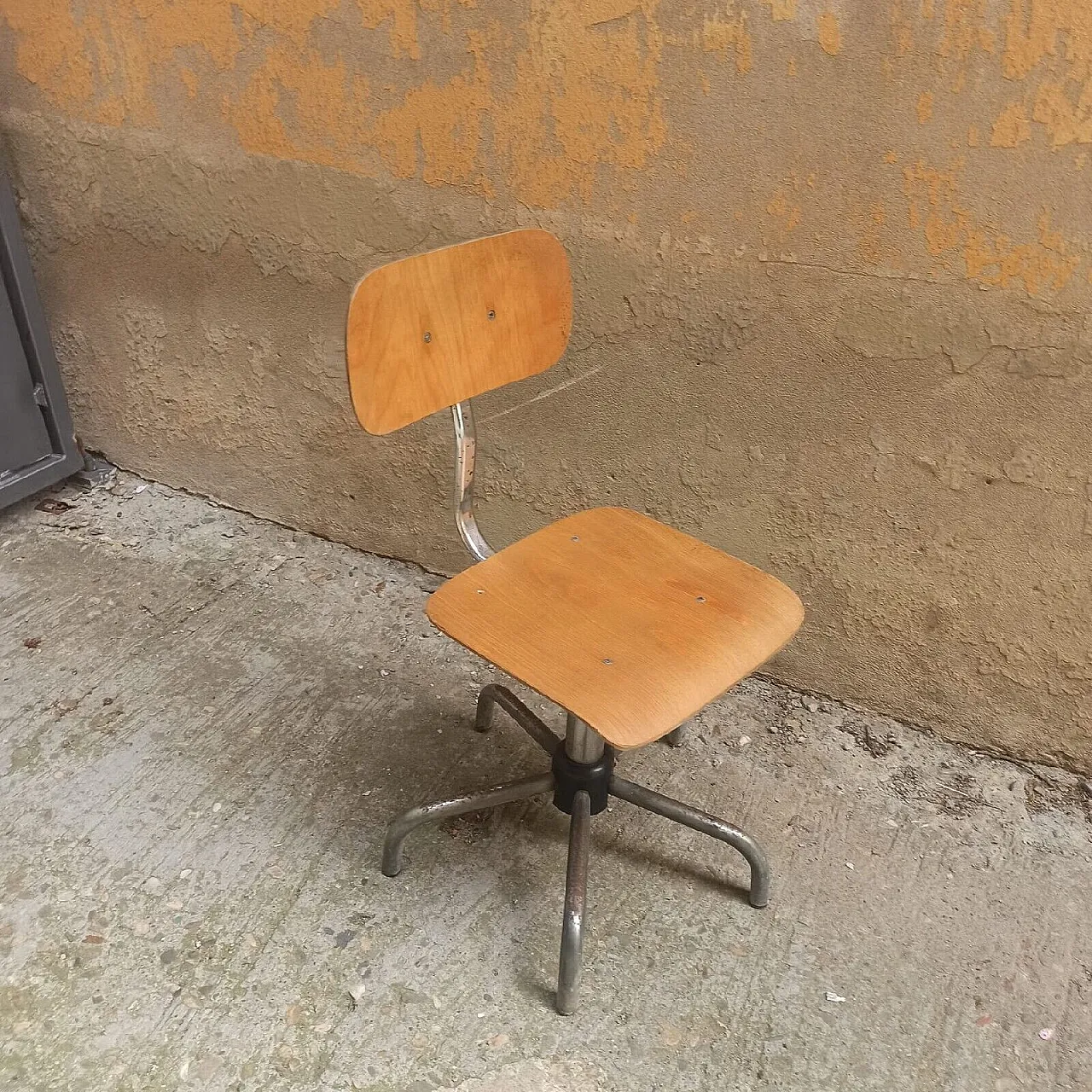 Adjustable industrial stool, 1970s 6