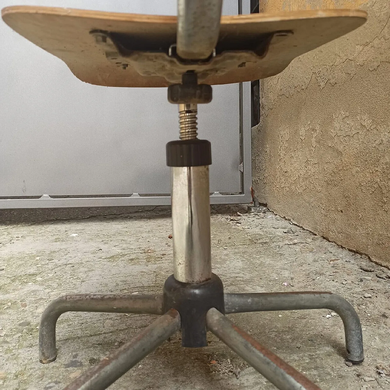 Adjustable industrial stool, 1970s 7