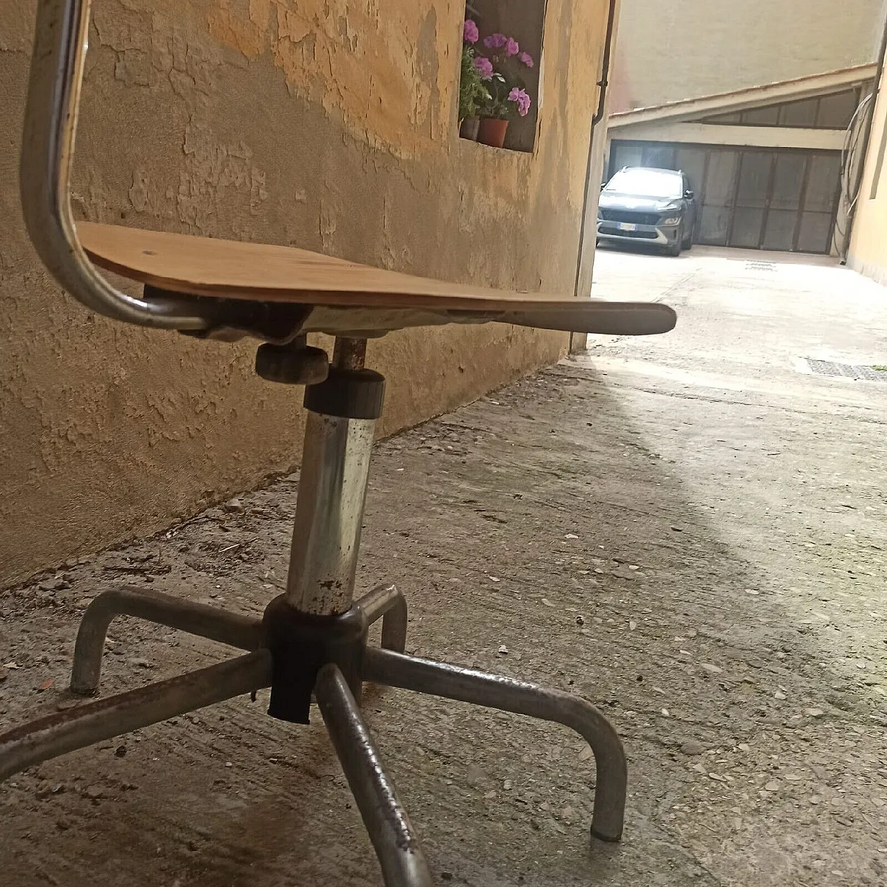 Adjustable industrial stool, 1970s 8