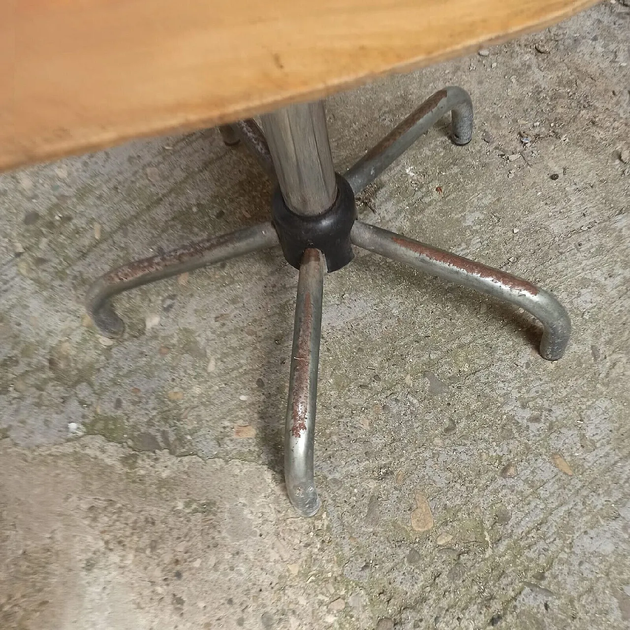 Adjustable industrial stool, 1970s 11