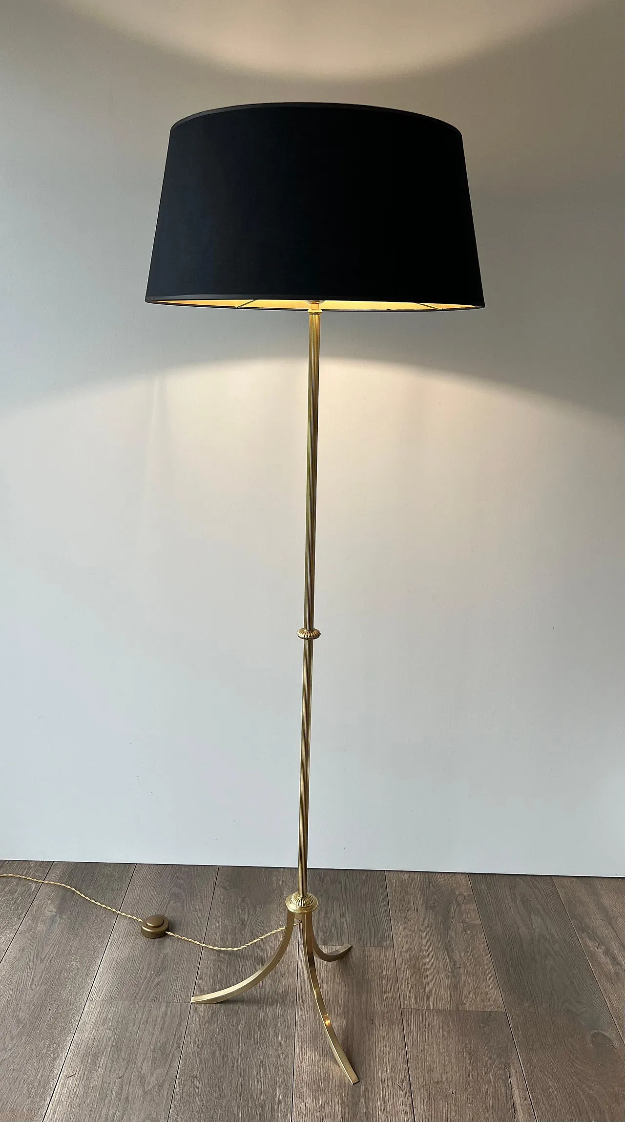 Lampada da terra in ottone in stile neoclassico, anni '40 2