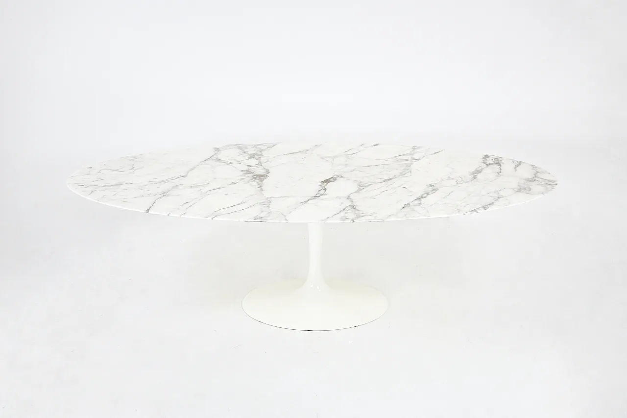 Oval dining table by Eero Saarinen for Knoll international 1