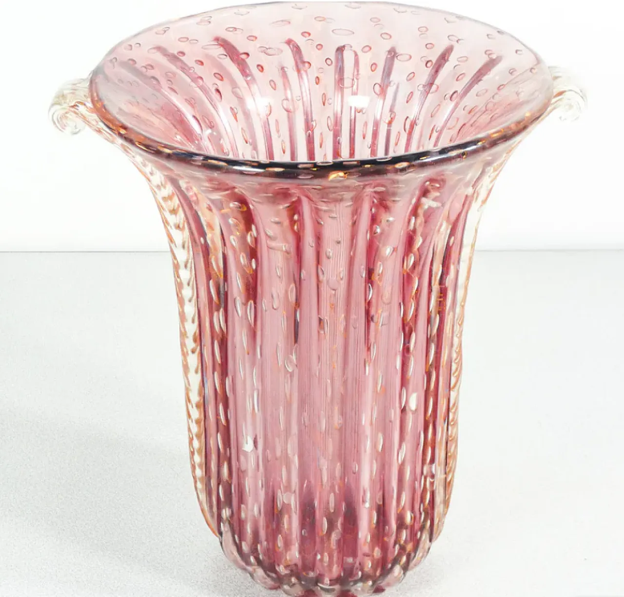 Vaso in vetro soffiato rosa di Murano di Toso, fine '900 2