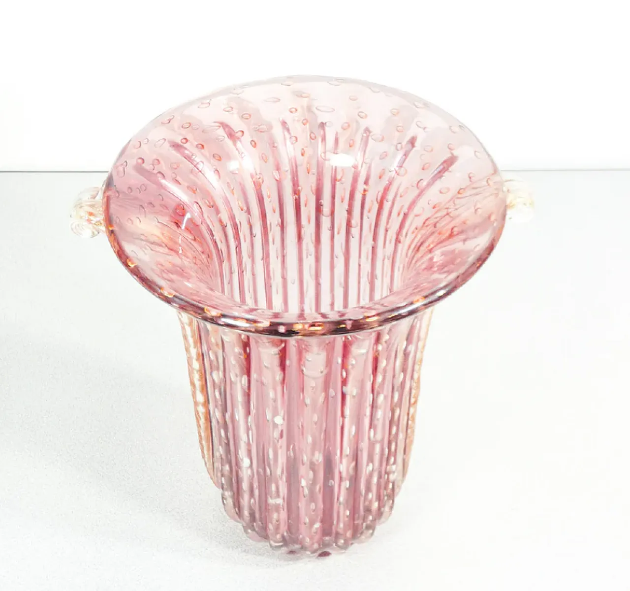 Vaso in vetro soffiato rosa di Murano di Toso, fine '900 3