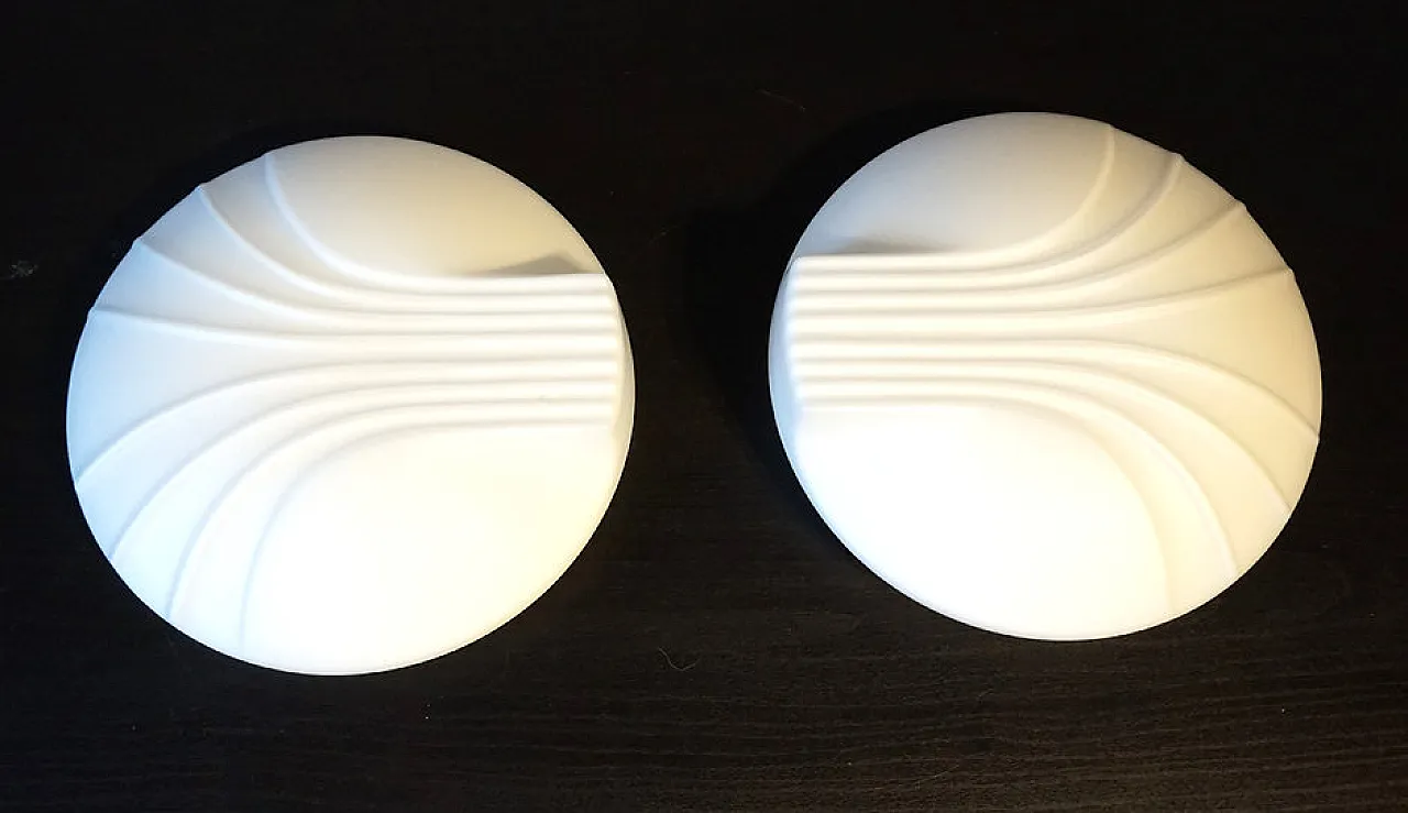 Pair of shell-shaped opaline glass wall lights, 1960s 2