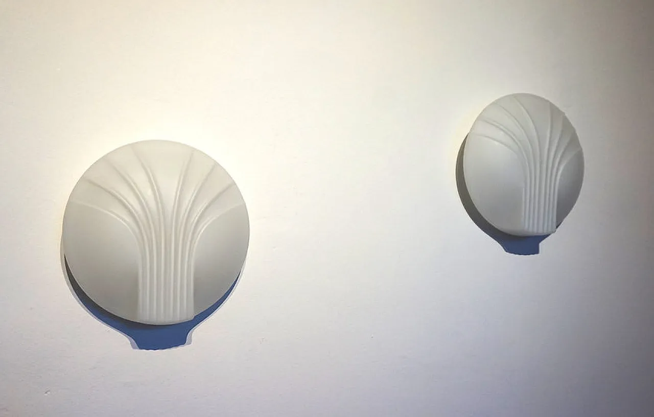 Pair of shell-shaped opaline glass wall lights, 1960s 6