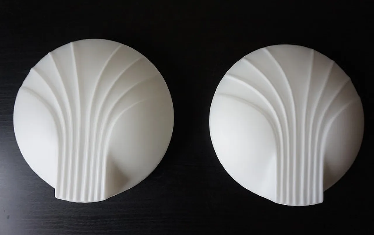 Pair of shell-shaped opaline glass wall lights, 1960s 9