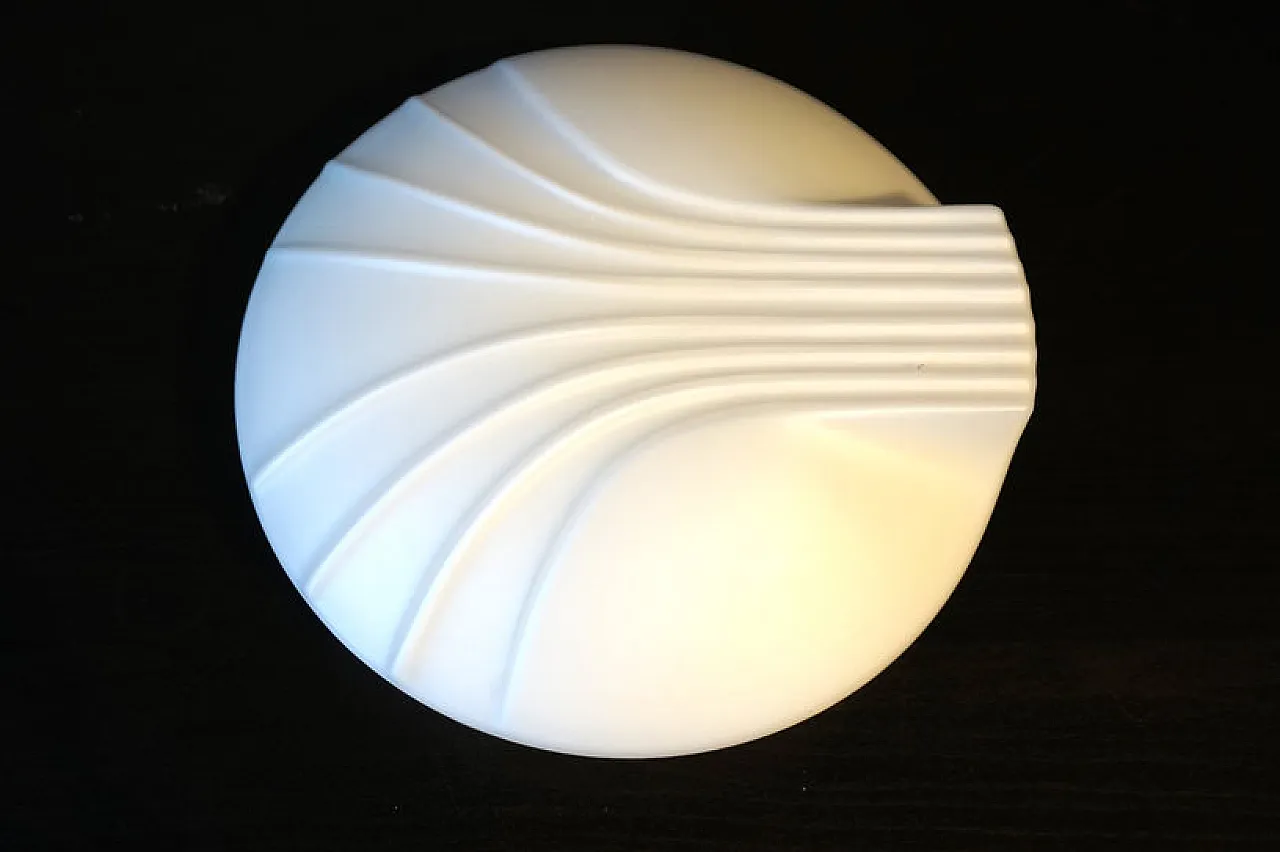 Pair of shell-shaped opaline glass wall lights, 1960s 12