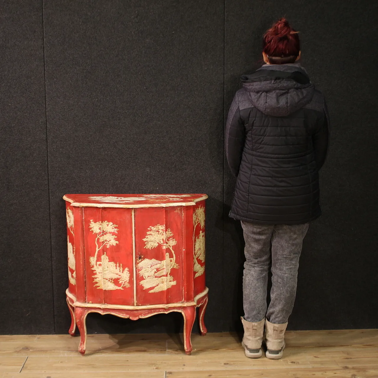 Venetian lacquered and red painted sideboard, 20th century 2