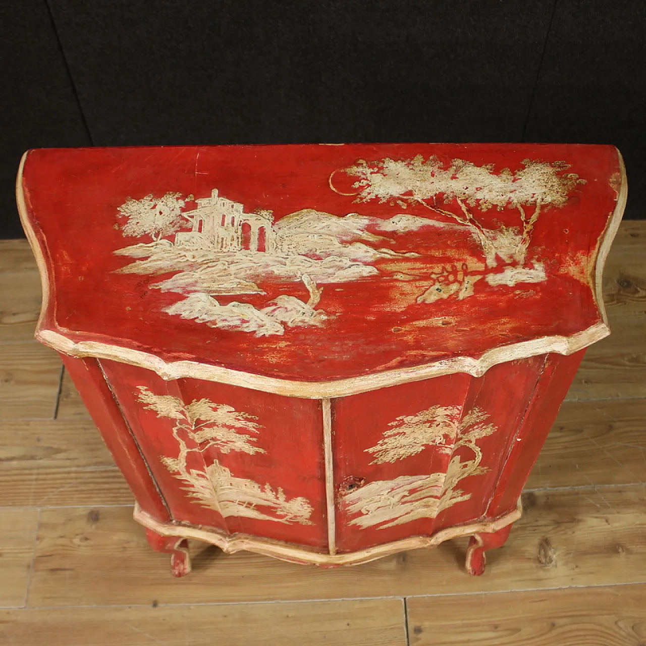 Venetian lacquered and red painted sideboard, 20th century 4