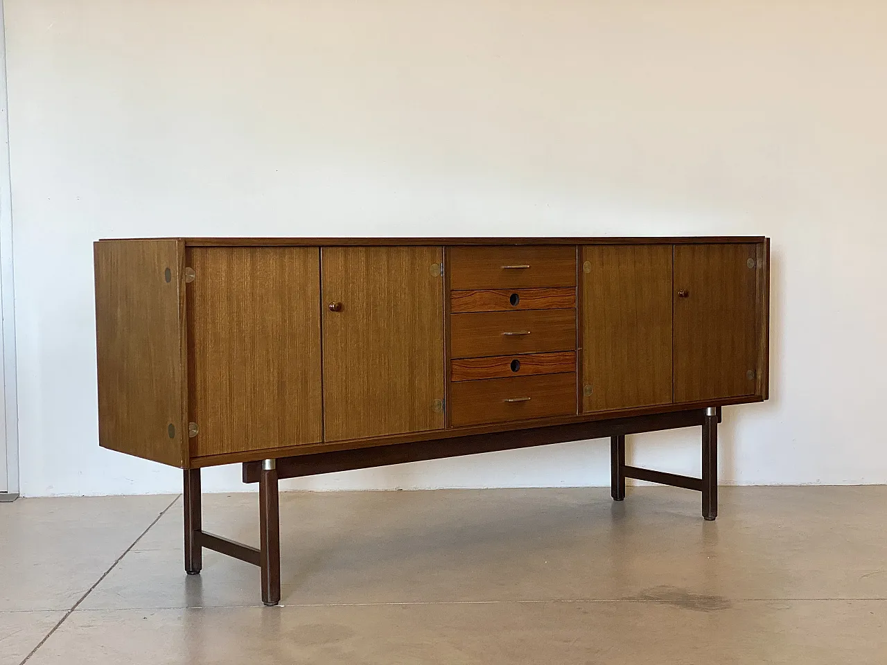 Credenza italiana in legno di teak anni 60 1