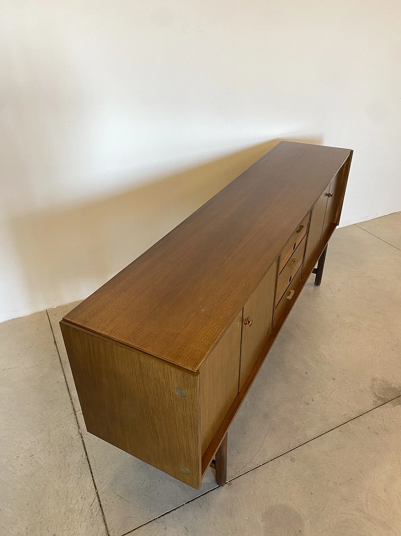 Credenza italiana in legno di teak anni 60 5